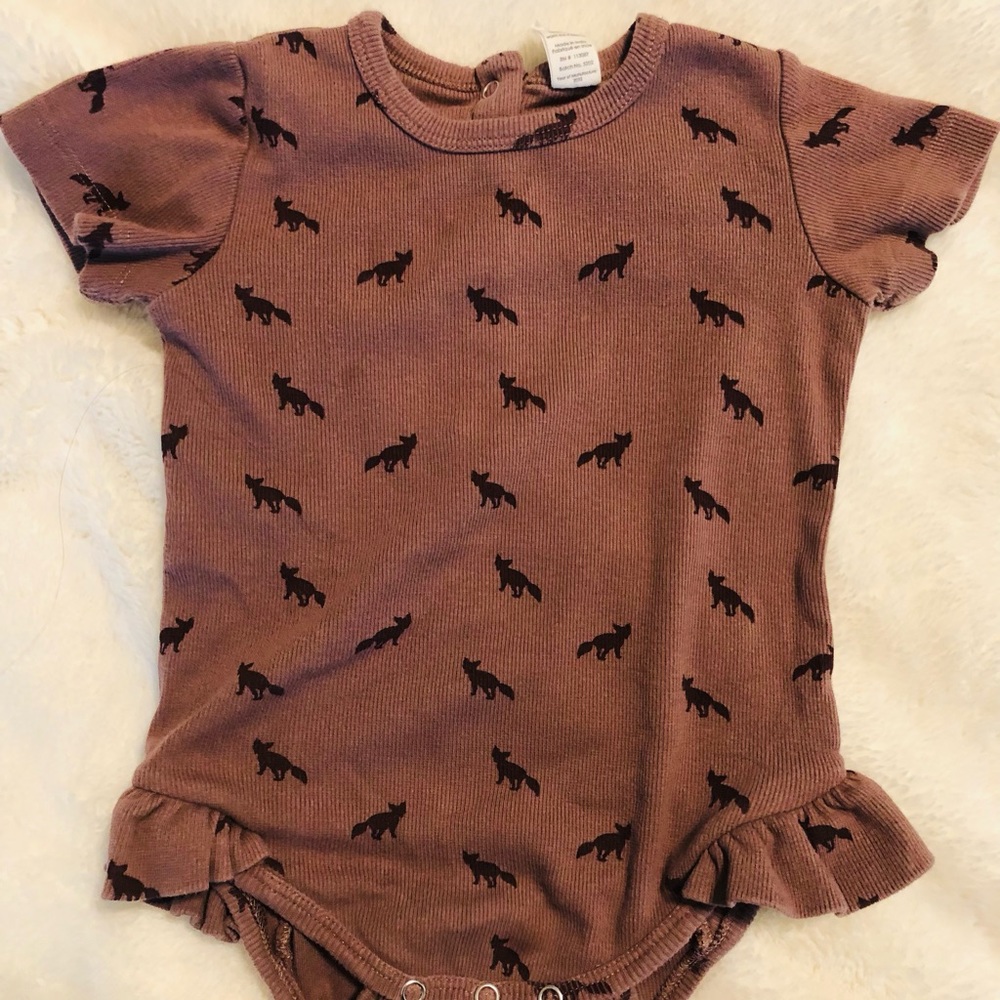 Kate Quinn Fox Ruffle Leg Onesie  size 18-24 M